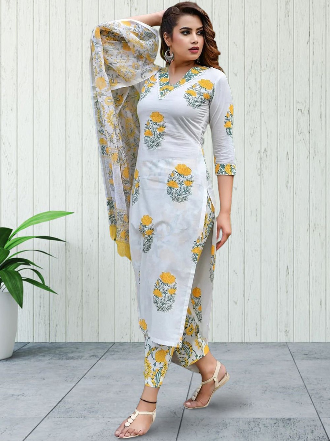 Moda Rapido Women Ethnic Motifs Printed Regular Kurta with Trousers & With Dupatta, White
Moda Rapido Women Ethnic Motifs Printed Regular Kurta with Trousers & With Dupatta, White
