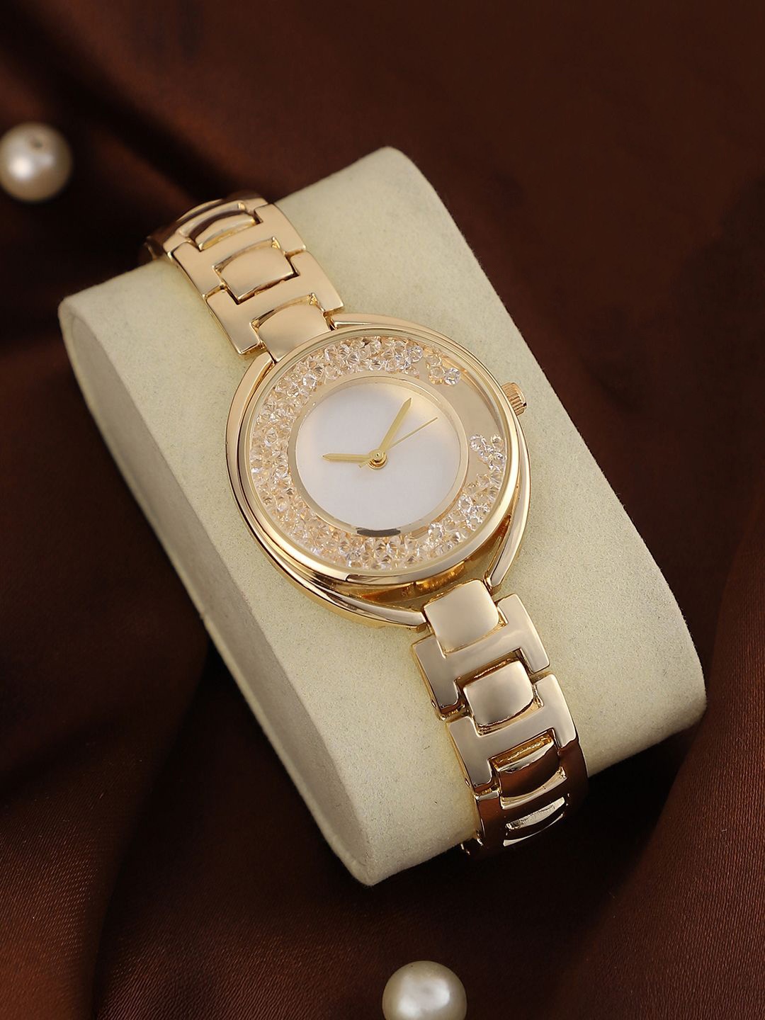 HAUTE SAUCE by Campus Sutra Women The Crystalized Halo Round Watch - California Gold
HAUTE SAUCE by Campus Sutra Women The Crystalized Halo Round Watch - California Gold