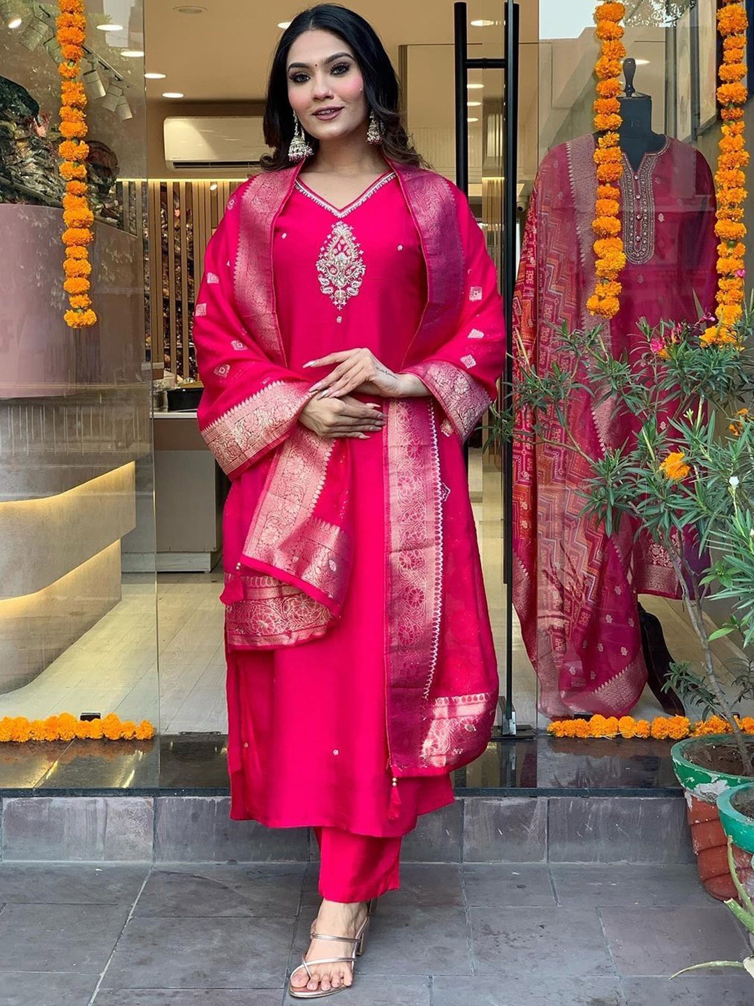 VIRENDRA TEXTILES Women Ethnic Motifs Embroidered Regular Pure Cotton Kurta with Trousers & With Dupatta, Pink
VIRENDRA TEXTILES Women Ethnic Motifs Embroidered Regular Pure Cotton Kurta with Trousers & With Dupatta, Pink