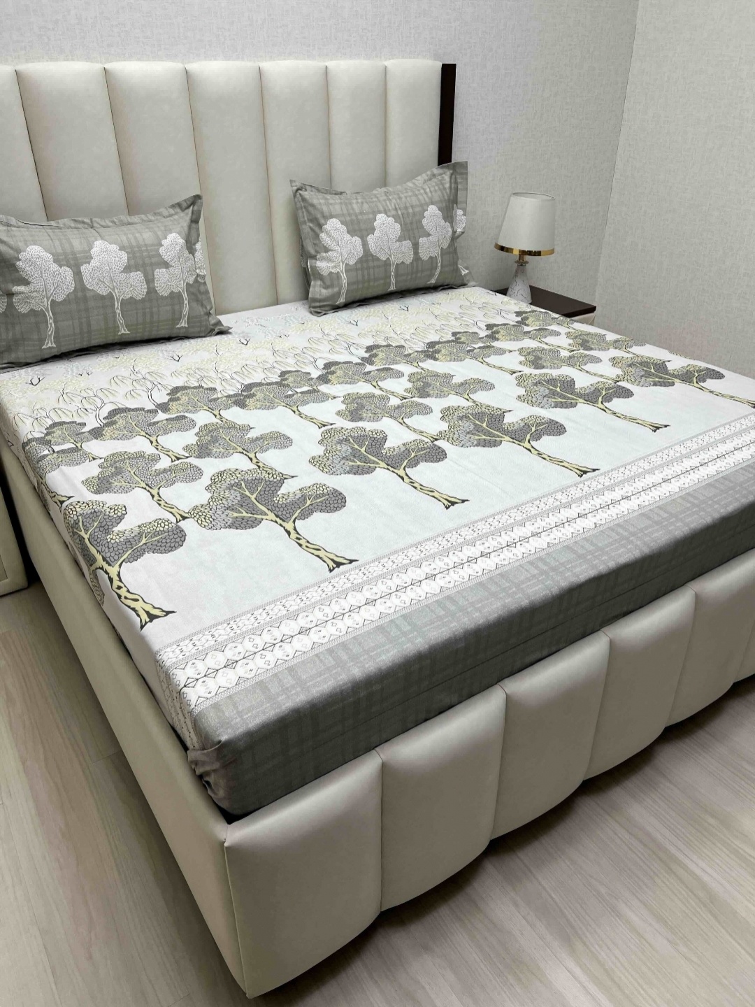 Pure Decor Grey Lifestyle Printed Pure Cotton 380 TC King Bedsheet Set 2.74 m x 2.74 m
Pure Decor Grey Lifestyle Printed Pure Cotton 380 TC King Bedsheet Set 2.74 m x 2.74 m