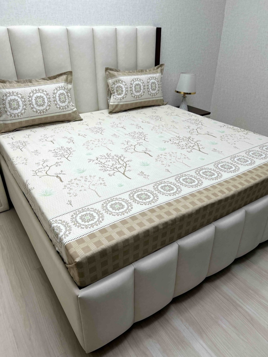 Pure Decor Lifestyle Brown Printed Pure Cotton 400 TC King Bedsheet Set 2.74 m x 2.74 m, Cream
Pure Decor Lifestyle Brown Printed Pure Cotton 400 TC King Bedsheet Set 2.74 m x 2.74 m, Cream