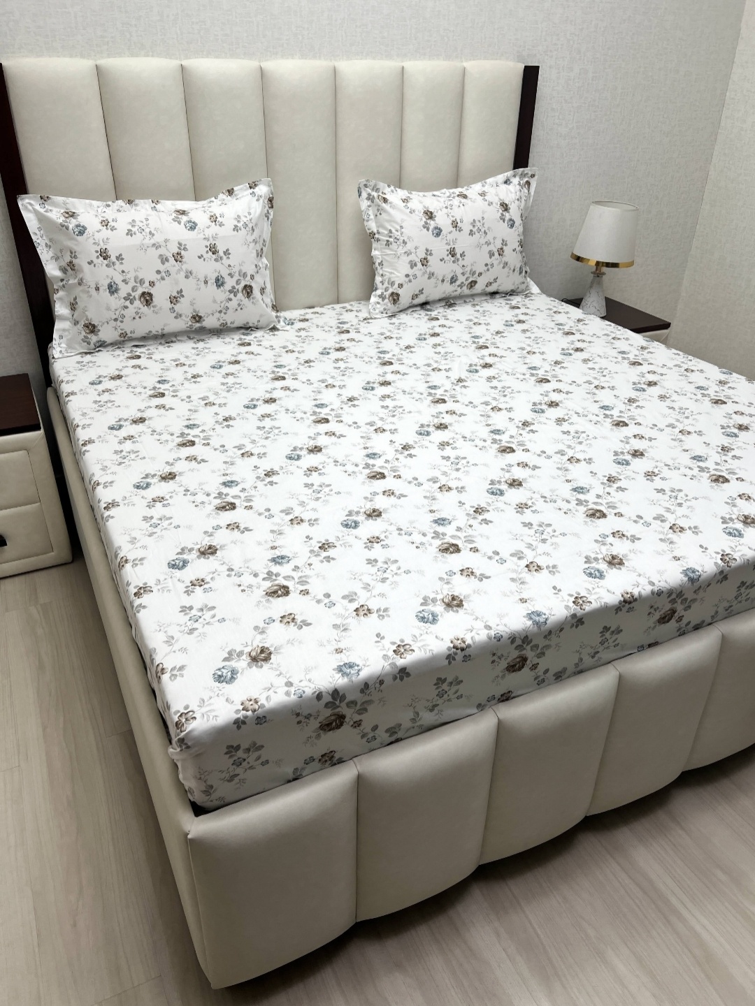 Pure Decor White Floral Printed Pure Cotton 350 TC King Bedsheet Set 2.74 m x 2.74 m
Pure Decor White Floral Printed Pure Cotton 350 TC King Bedsheet Set 2.74 m x 2.74 m