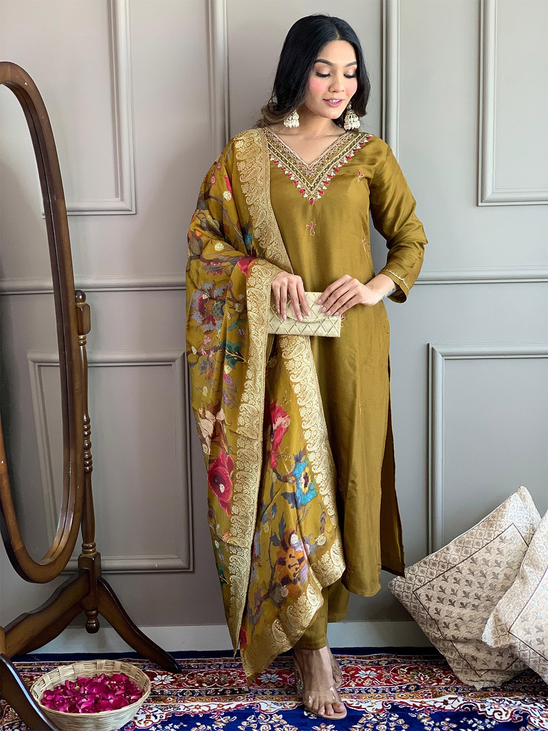 VIRENDRA TEXTILES Women Floral Embroidered Regular Beads and Stones Pure Cotton Kurta with Trousers & With, Yellow
VIRENDRA TEXTILES Women Floral Embroidered Regular Beads and Stones Pure Cotton Kurta with Trousers & With, Yellow