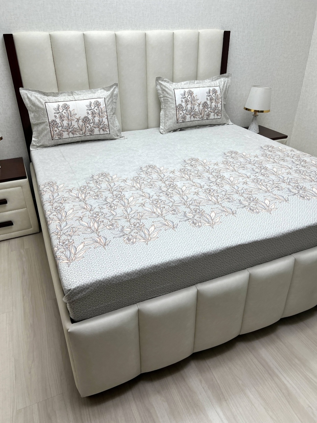 Pure Decor Lifestyle Grey Printed Pure Cotton 300 TC King Bedsheet Set 2.74m x 2.74m
Pure Decor Lifestyle Grey Printed Pure Cotton 300 TC King Bedsheet Set 2.74m x 2.74m