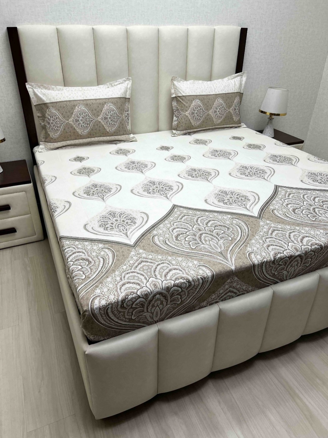 Pure Decor Lifestyle White Printed Pure Cotton 300 TC King Bedsheet Set-2.74 m x 2.74 m
Pure Decor Lifestyle White Printed Pure Cotton 300 TC King Bedsheet Set-2.74 m x 2.74 m