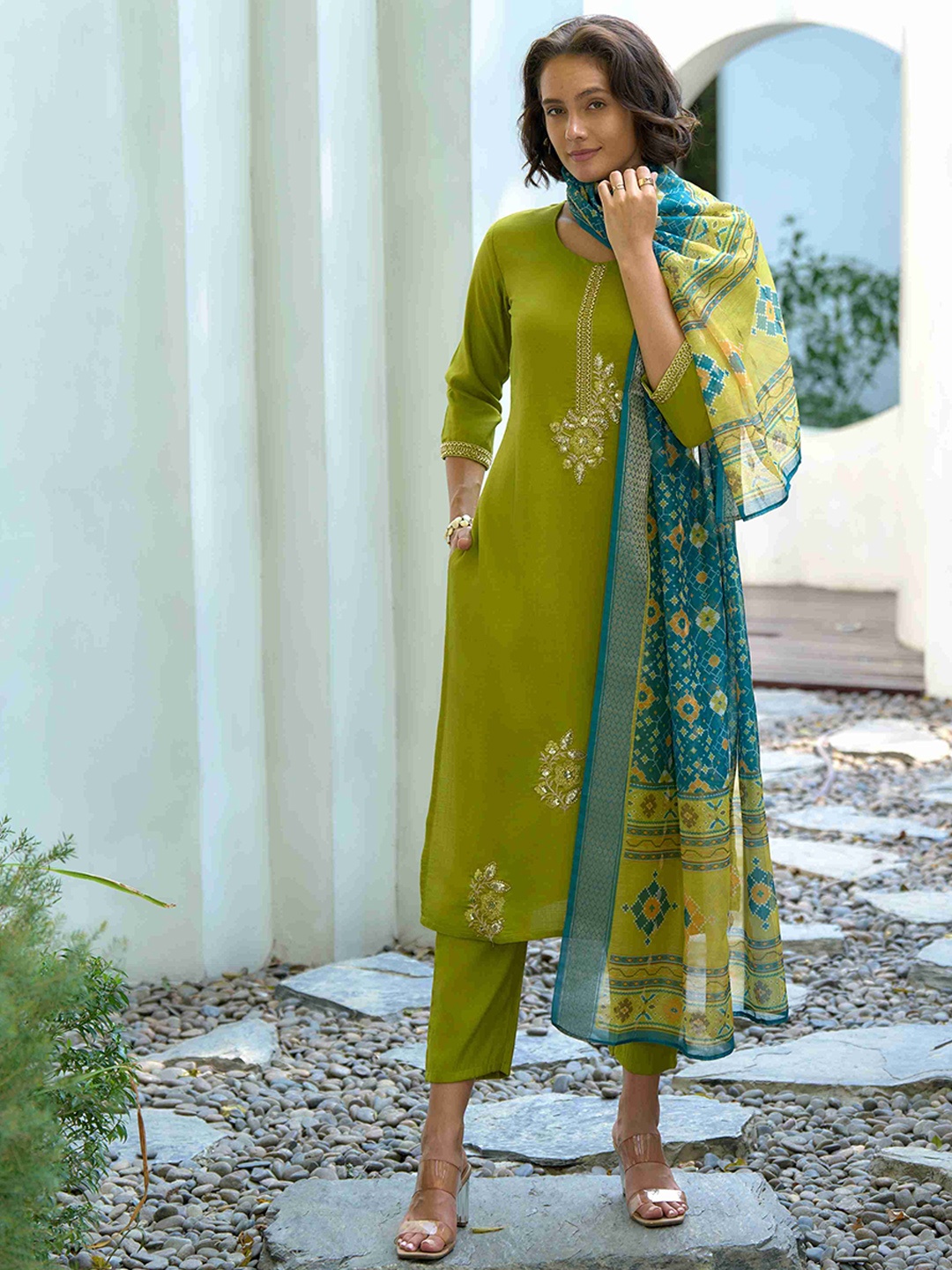 MOJILAA Women Floral Yoke Design Regular Beads and Stones Kurta with Trousers & With Dupatta, Green
MOJILAA Women Floral Yoke Design Regular Beads and Stones Kurta with Trousers & With Dupatta, Green