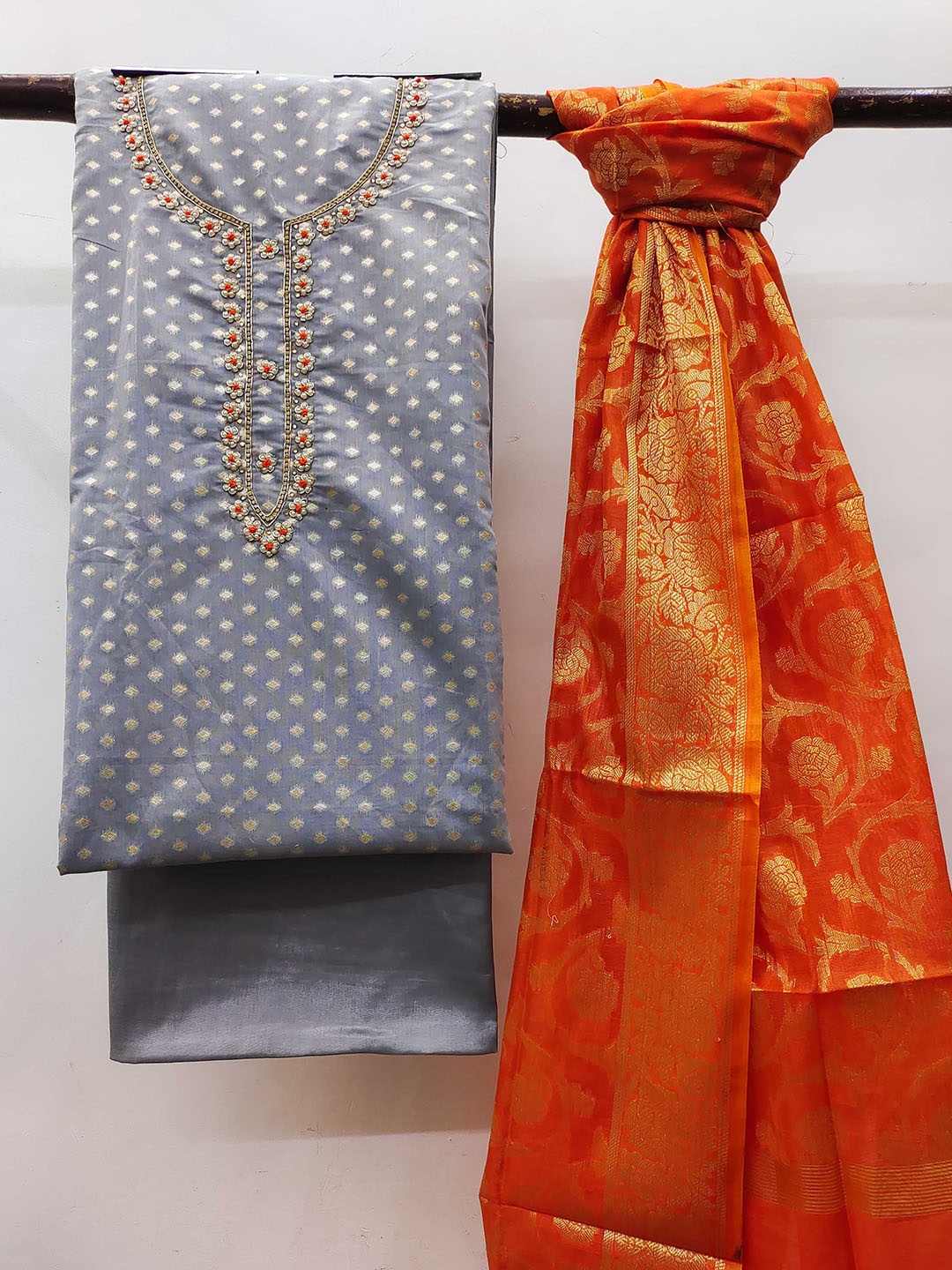 SAINOOR Floral Woven Design Beads and Stones Semi-Stitched Dress Material, Grey
SAINOOR Floral Woven Design Beads and Stones Semi-Stitched Dress Material, Grey