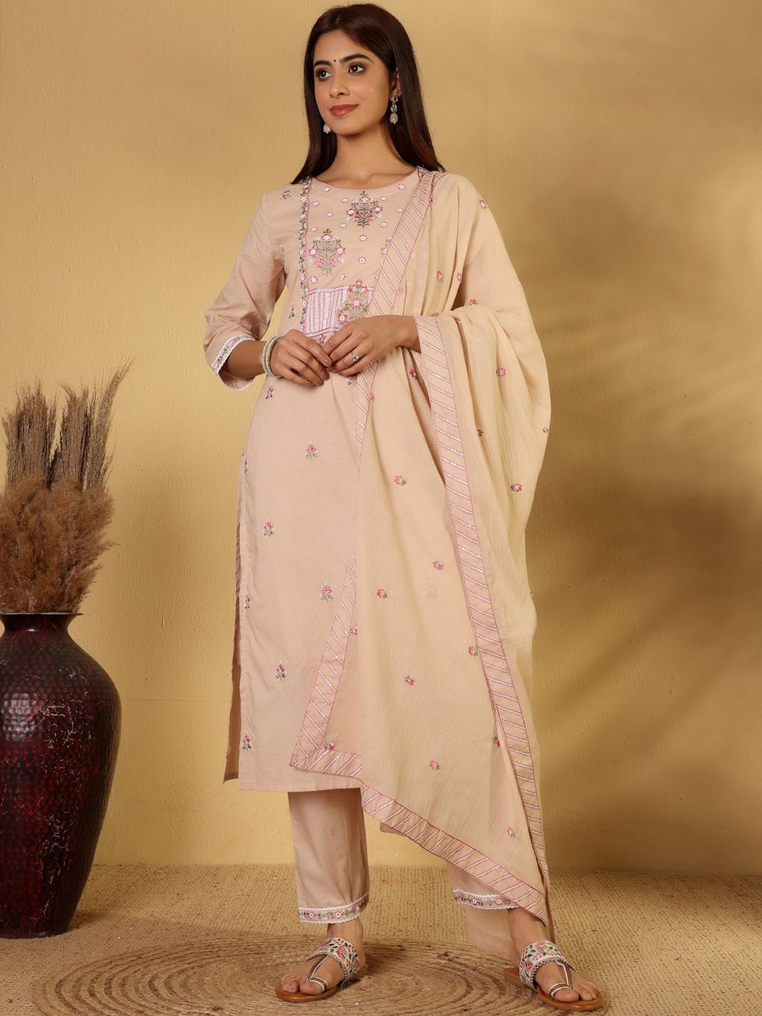 House of Pataudi Floral Embroidered Pure Cotton Straight Kurta With Trousers & Dupatta, Beige
House of Pataudi Floral Embroidered Pure Cotton Straight Kurta With Trousers & Dupatta, Beige