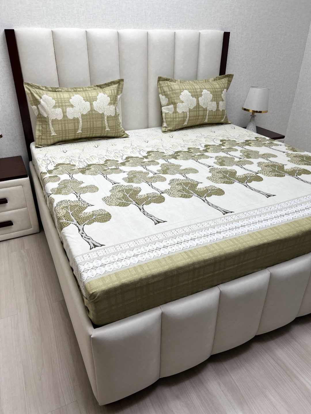 Pure Decor Lifestyle White Printed Pure Cotton 220 TC King Bedsheet Set 2.74 m x 2.74 m, Green
Pure Decor Lifestyle White Printed Pure Cotton 220 TC King Bedsheet Set 2.74 m x 2.74 m, Green