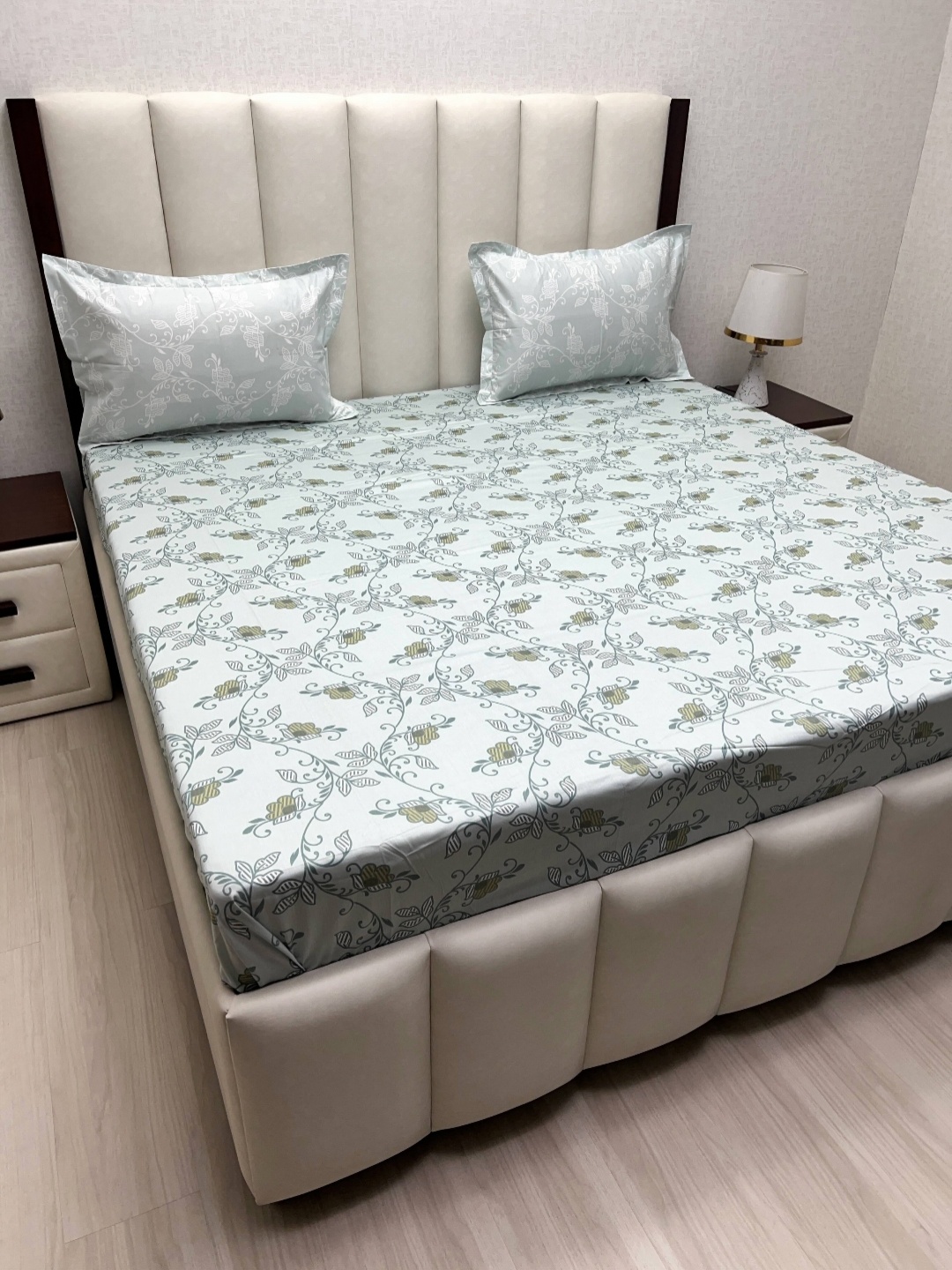 Pure Decor lifestyle Green And White Printed Cotton 330 TC King Bedsheet Set 2.74m X 2.74m
Pure Decor lifestyle Green And White Printed Cotton 330 TC King Bedsheet Set 2.74m X 2.74m