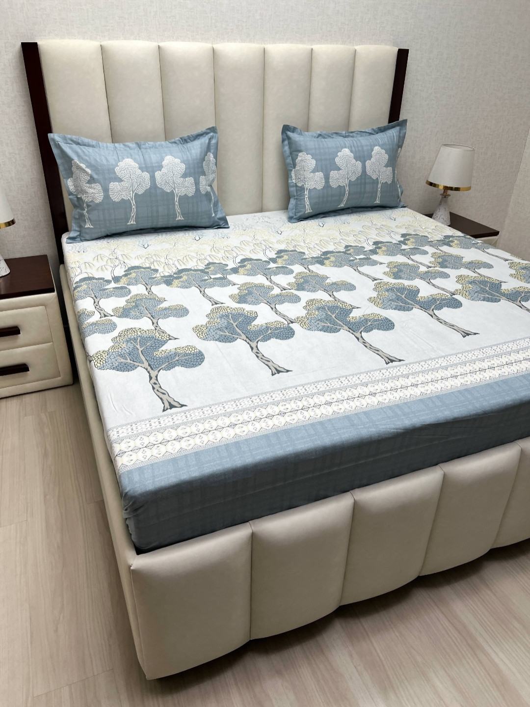 Pure Decor Lifestyle Blue Printed Pure Cotton 260 TC King Bedsheet Set 2.74m x 2.74m
Pure Decor Lifestyle Blue Printed Pure Cotton 260 TC King Bedsheet Set 2.74m x 2.74m
