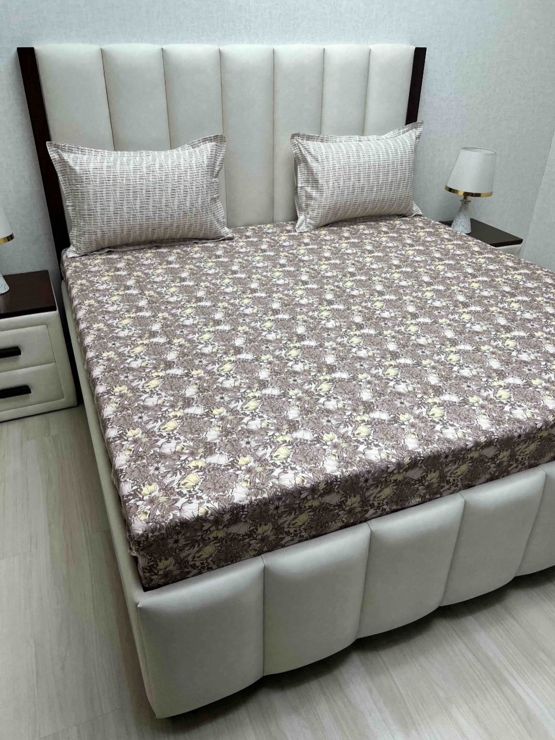 Pure Decor Lifestyle Brown Floral Printed Cotton 260 TC King Bedsheet Set 2.74 m X 2.74 m
Pure Decor Lifestyle Brown Floral Printed Cotton 260 TC King Bedsheet Set 2.74 m X 2.74 m
