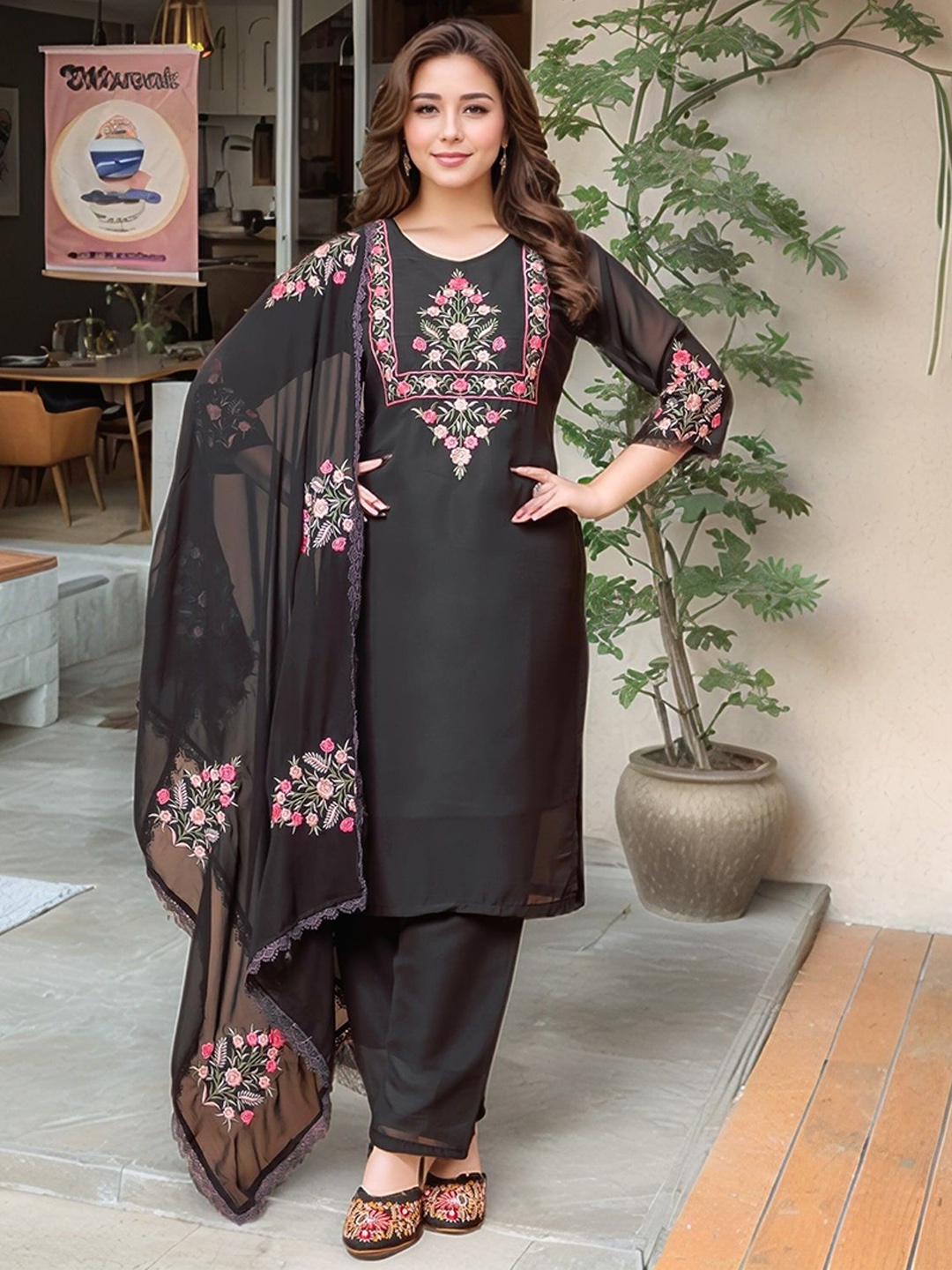 DIVASTRI Floral Woven Design Round Neck Straight Kurta With Trousers & Dupatta, Black
DIVASTRI Floral Woven Design Round Neck Straight Kurta With Trousers & Dupatta, Black