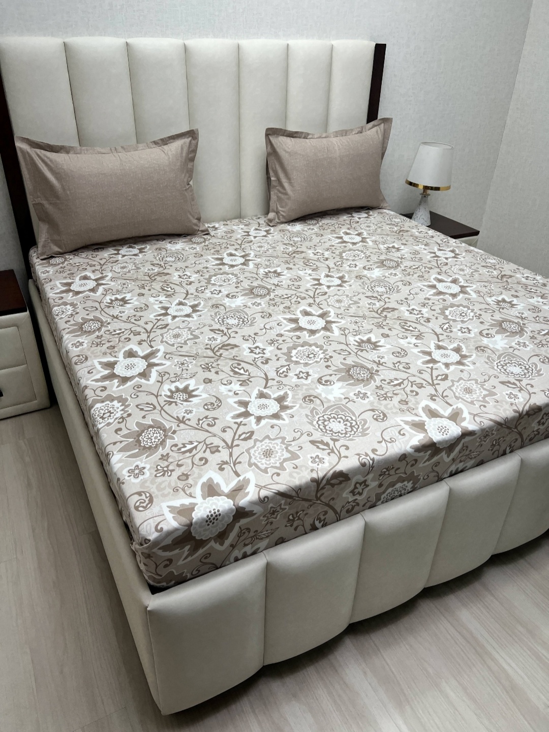 Pure Decor Lifestyle Brown Printed 350 TC Pure Cotton King Bedsheet Set 2.74 m x 2.74 m
Pure Decor Lifestyle Brown Printed 350 TC Pure Cotton King Bedsheet Set 2.74 m x 2.74 m