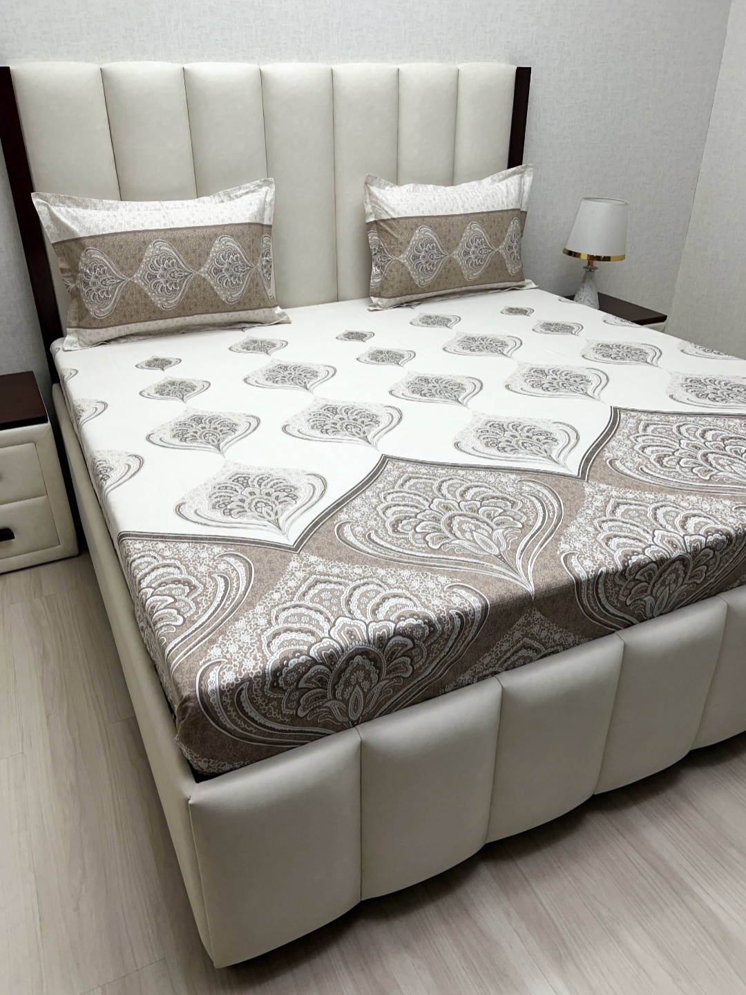 Pure Decor Lifestyle White Printed 220 TC Pure Cotton King Bedsheet Set 2.74 m x 2.74 m
Pure Decor Lifestyle White Printed 220 TC Pure Cotton King Bedsheet Set 2.74 m x 2.74 m