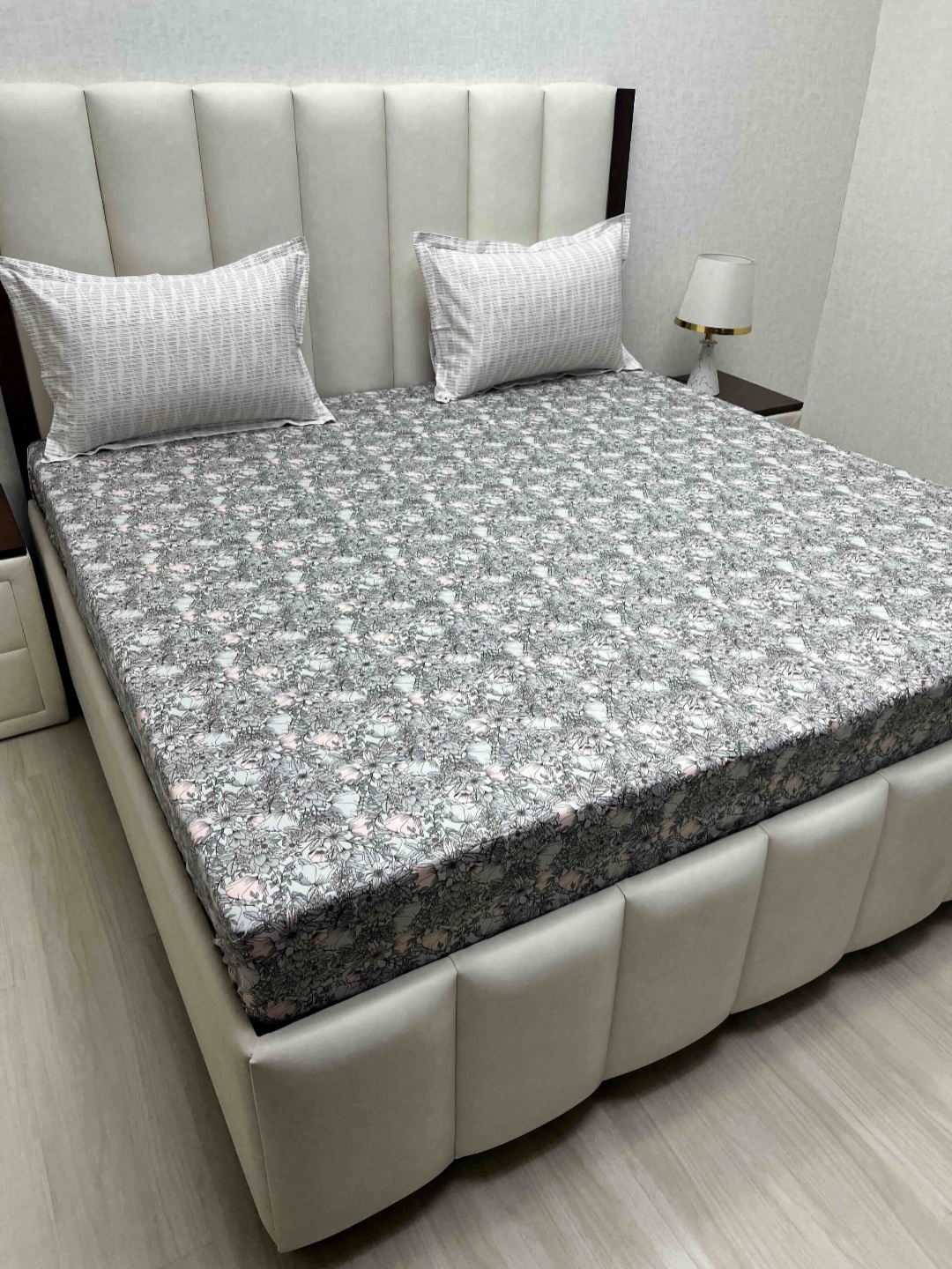 Pure Decor Lifestyle Grey Printed Pure Cotton 350 TC King Bedsheet Set 2.74 m x 2.74 m
Pure Decor Lifestyle Grey Printed Pure Cotton 350 TC King Bedsheet Set 2.74 m x 2.74 m