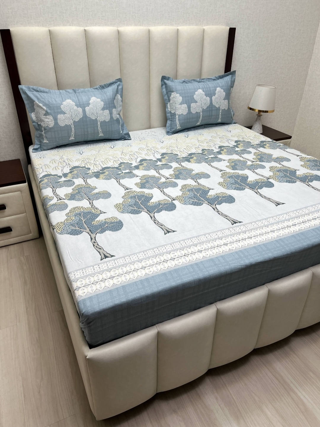 Pure Decor Lifestyle Blue Printed Pure Cotton 220 TC King Bedsheet Set 2.74 m x 2.74 m
Pure Decor Lifestyle Blue Printed Pure Cotton 220 TC King Bedsheet Set 2.74 m x 2.74 m