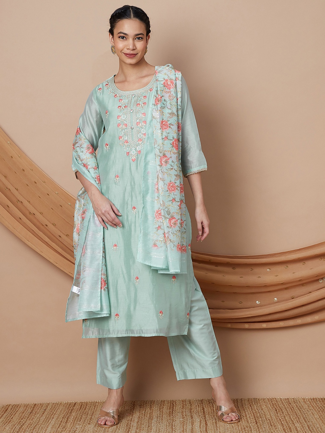 Melange by Lifestyle Floral Embroidered Sequinned Straight Kurta with Trouser & Dupatta, Green
Melange by Lifestyle Floral Embroidered Sequinned Straight Kurta with Trouser & Dupatta, Green