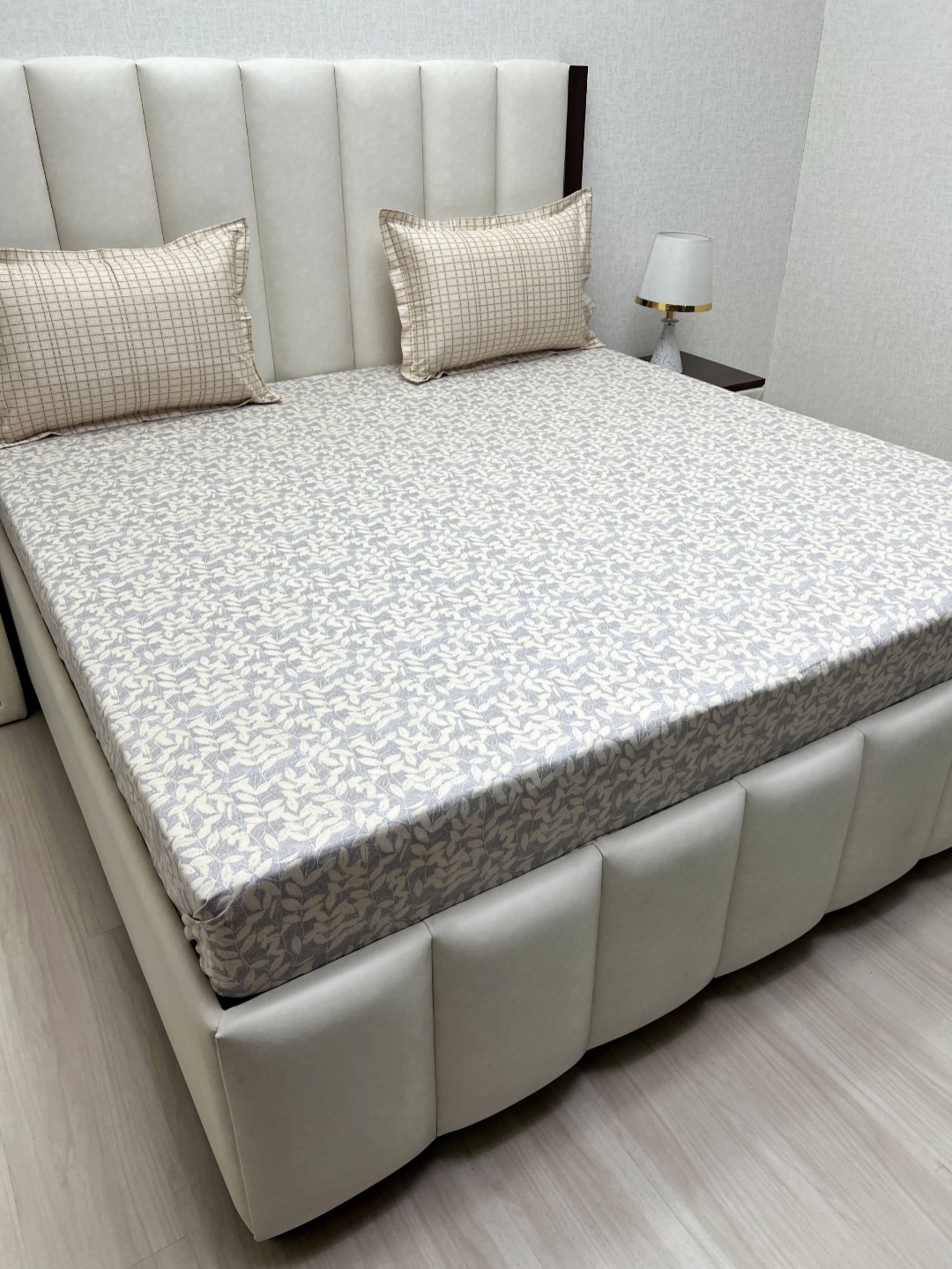Pure Decor Lifestyle Grey & Beige Printed Cotton 240 TC King Bedsheet Set 2.74 m x 2.74 m
Pure Decor Lifestyle Grey & Beige Printed Cotton 240 TC King Bedsheet Set 2.74 m x 2.74 m