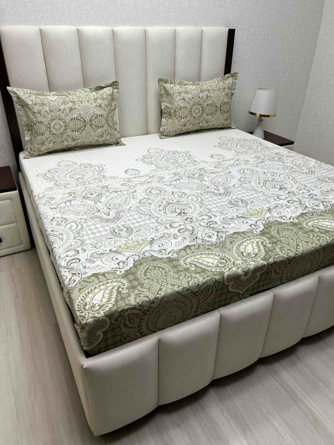 Pure Decor Green & White Motifs Printed Cotton 350 TC King Bedsheet Set- 2.74 m x 2.74 m
Pure Decor Green & White Motifs Printed Cotton 350 TC King Bedsheet Set- 2.74 m x 2.74 m