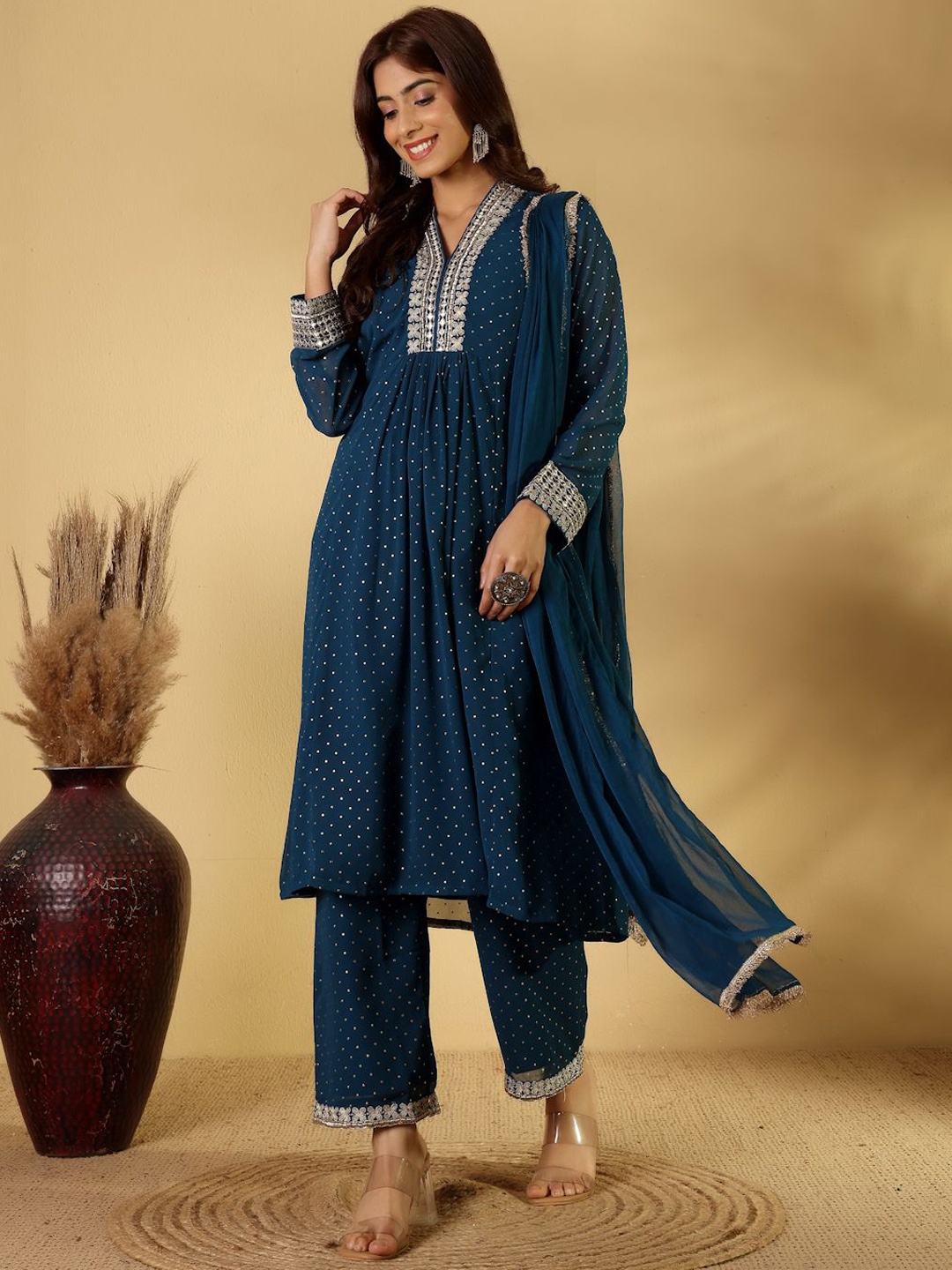 House of Pataudi Floral Yoke Design V-Neck Straight Kurta With Trousers And Dupatta, Blue
House of Pataudi Floral Yoke Design V-Neck Straight Kurta With Trousers And Dupatta, Blue