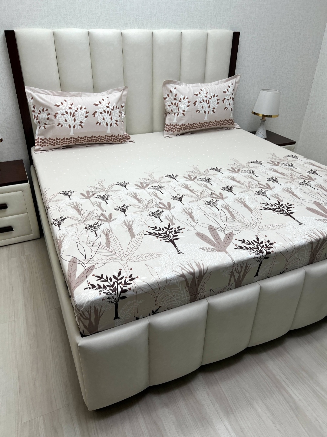 Pure Decor Lifestyle Brown Printed 260 TC Pure Cotton King Bedsheet Set 2.74 m x 2.74 m
Pure Decor Lifestyle Brown Printed 260 TC Pure Cotton King Bedsheet Set 2.74 m x 2.74 m