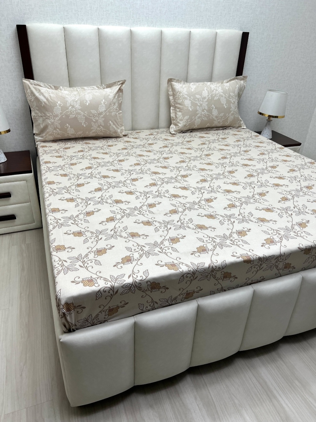 Pure Decor Brown Floral Printed Pure Cotton 250 TC King Bedsheet Set 2.74 m x 2.74 m
Pure Decor Brown Floral Printed Pure Cotton 250 TC King Bedsheet Set 2.74 m x 2.74 m