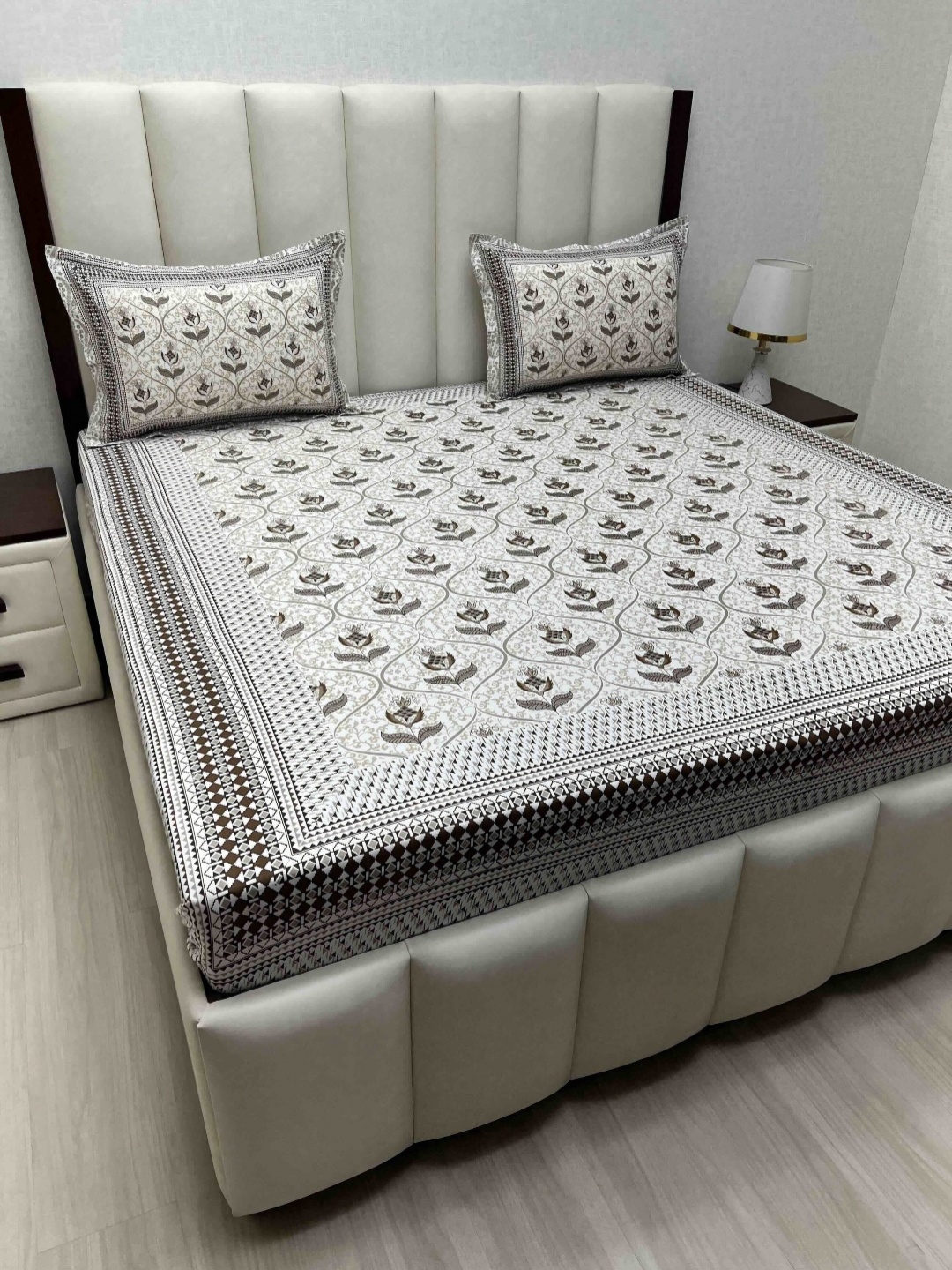 Pure Decor Lifestyle White Printed Pure Cotton 260 TC King Bedsheet Set 2.74 m x 2.74 m
Pure Decor Lifestyle White Printed Pure Cotton 260 TC King Bedsheet Set 2.74 m x 2.74 m