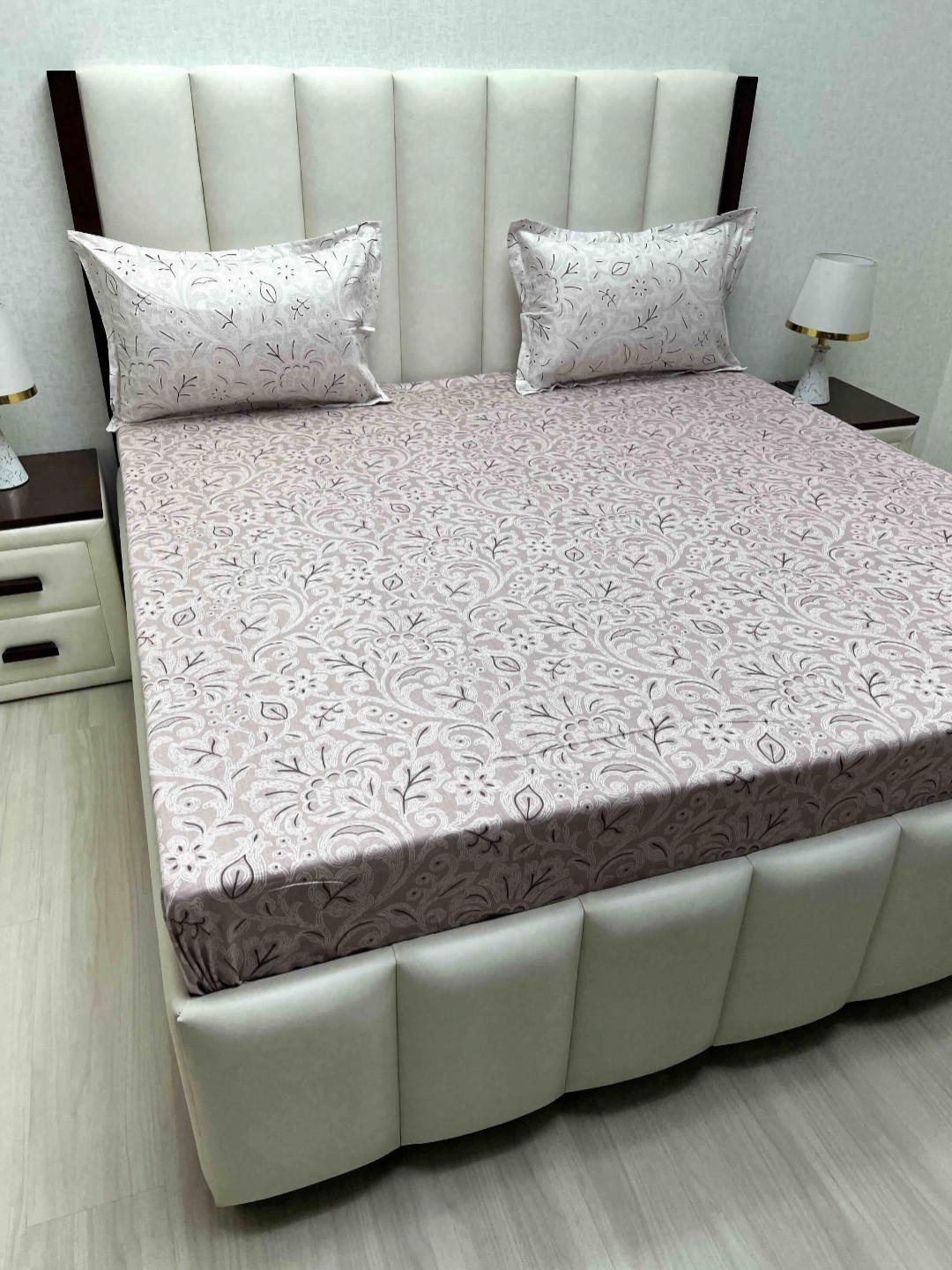 Pure Decor Peach & White Floral Printed Cotton 250 TC King Bedsheet Set- 2.74 m x 2.74 m
Pure Decor Peach & White Floral Printed Cotton 250 TC King Bedsheet Set- 2.74 m x 2.74 m