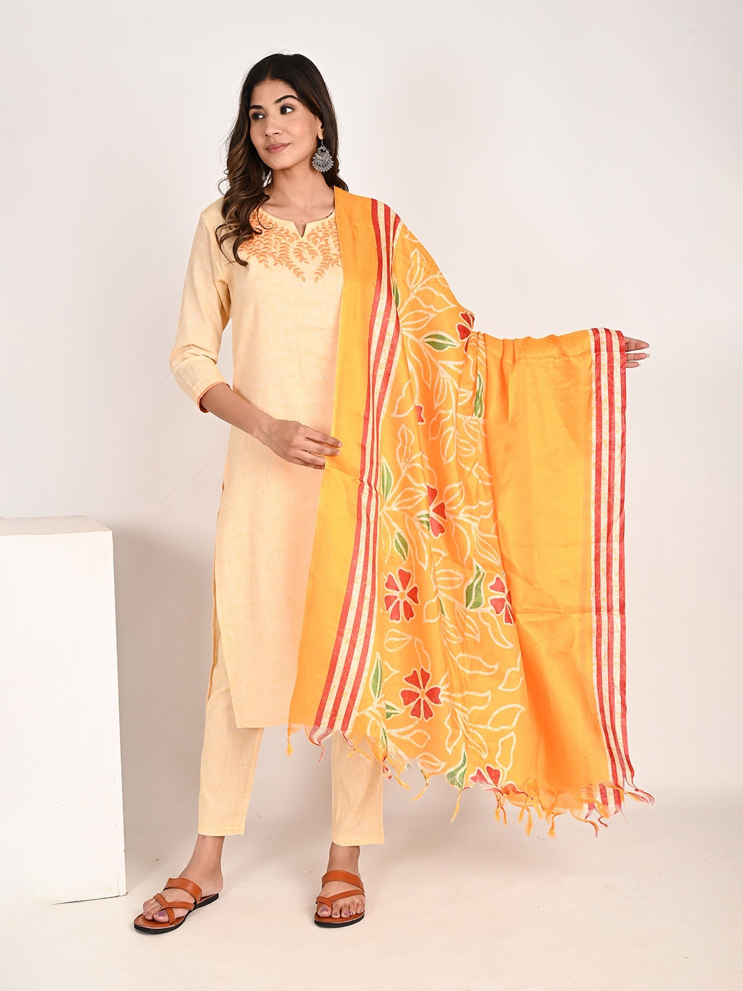 The Hope Ethnic Motifs Embroidered Pure Cotton Kurta with Trousers & With Dupatta, Beige
The Hope Ethnic Motifs Embroidered Pure Cotton Kurta with Trousers & With Dupatta, Beige