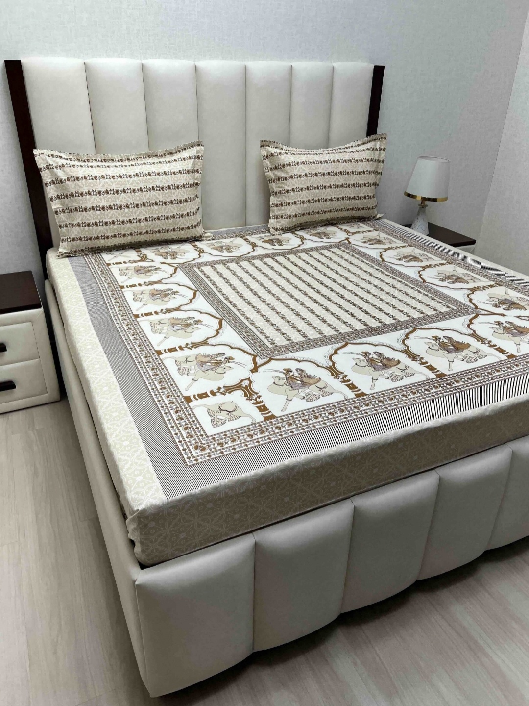 Pure Decor Lifestyle Brown Printed 230 TC Pure Cotton King Bedsheet Set 2.74 m x 2.74 m
Pure Decor Lifestyle Brown Printed 230 TC Pure Cotton King Bedsheet Set 2.74 m x 2.74 m