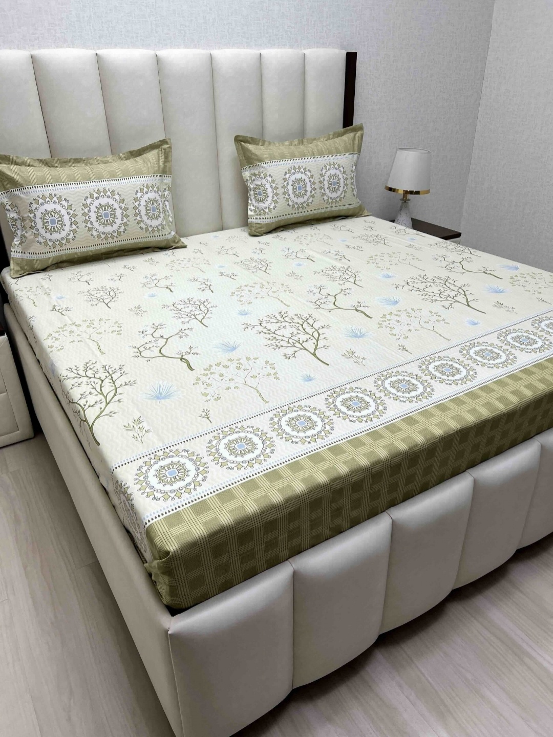 Pure Decor Lifestyle Beige Printed Pure Cotton 240 TC King Bedsheet Set-2.74 m x 2.74 m
Pure Decor Lifestyle Beige Printed Pure Cotton 240 TC King Bedsheet Set-2.74 m x 2.74 m