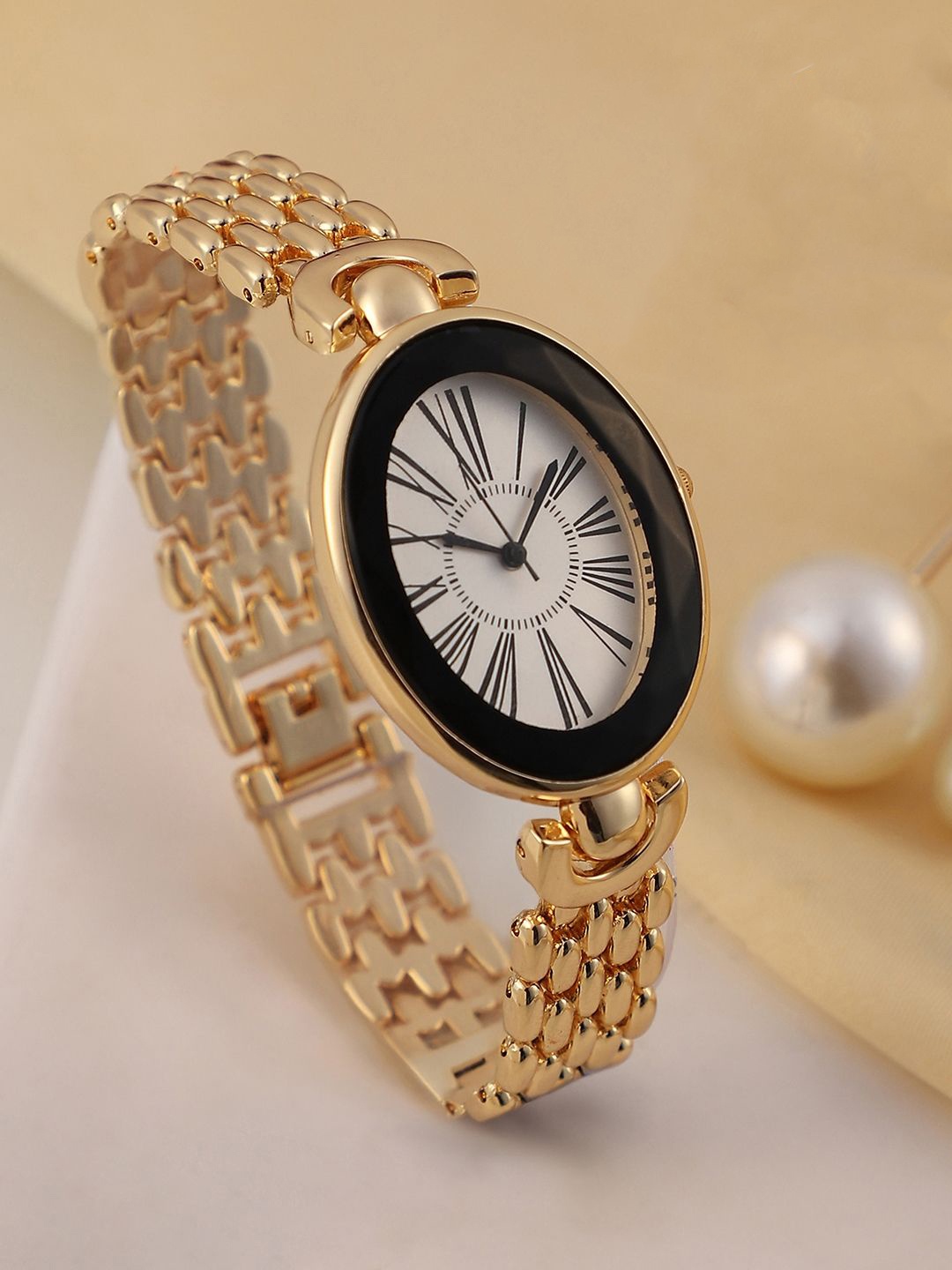 HAUTE SAUCE by Campus Sutra Women Embellished Dial & Stainless Steel Straps Analogue Watch SS25_HSWC1402, Gold
HAUTE SAUCE by Campus Sutra Women Embellished Dial & Stainless Steel Straps Analogue Watch SS25_HSWC1402, Gold