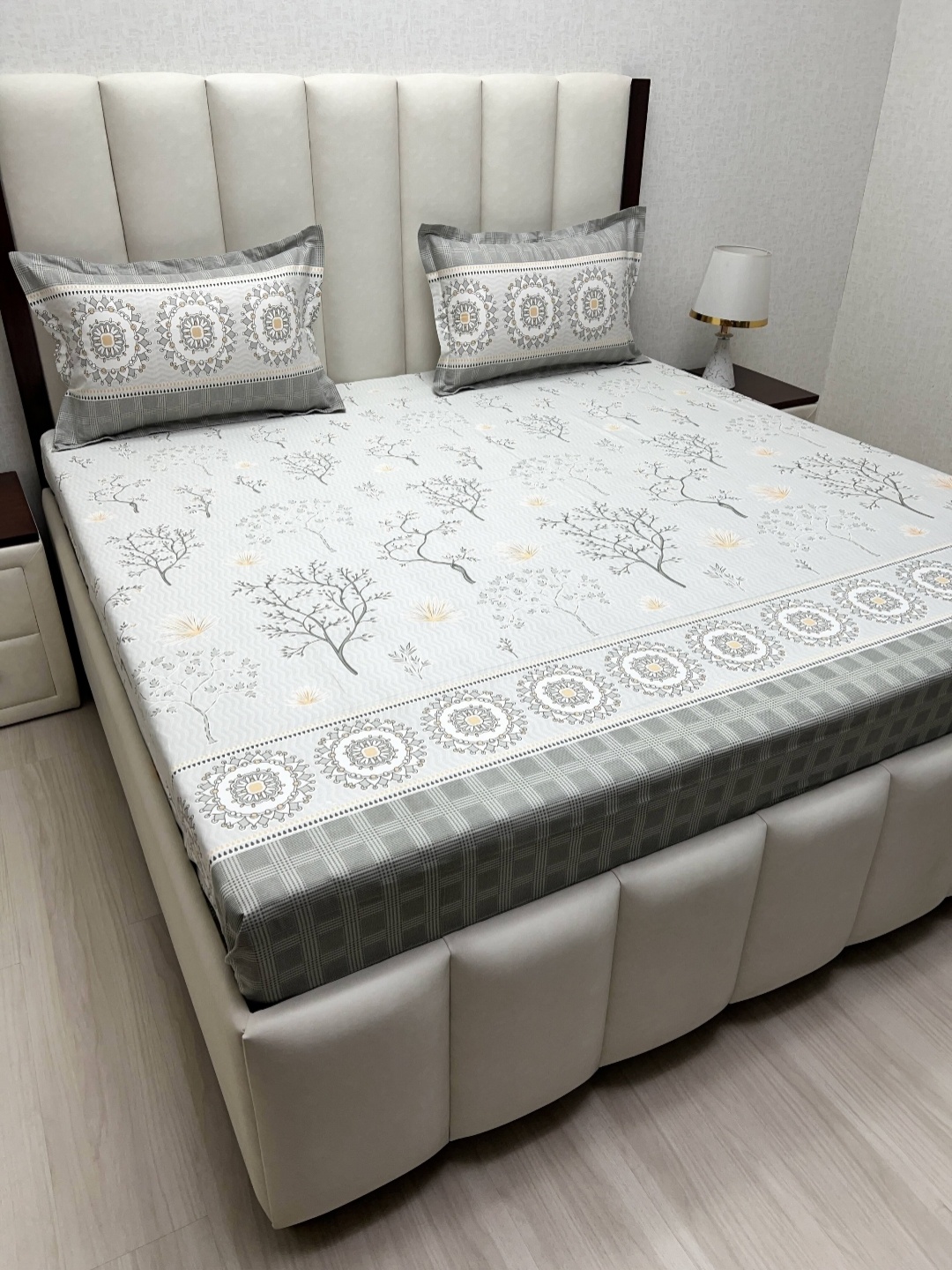 Pure Decor Lifestyle Grey Printed 260 TC Pure Cotton King Bedsheet Set- 2.74 m x 2.74 m
Pure Decor Lifestyle Grey Printed 260 TC Pure Cotton King Bedsheet Set- 2.74 m x 2.74 m
