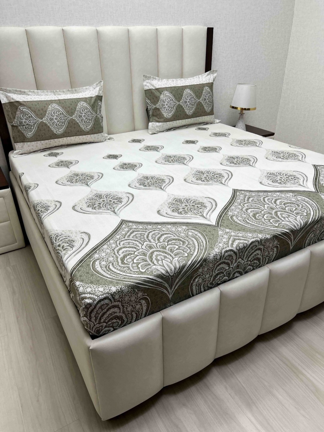 Pure Decor Lifestyle Brown Printed Pure Cotton 240 TC King Bedsheet Set 2.74 m x 2.74 m
Pure Decor Lifestyle Brown Printed Pure Cotton 240 TC King Bedsheet Set 2.74 m x 2.74 m