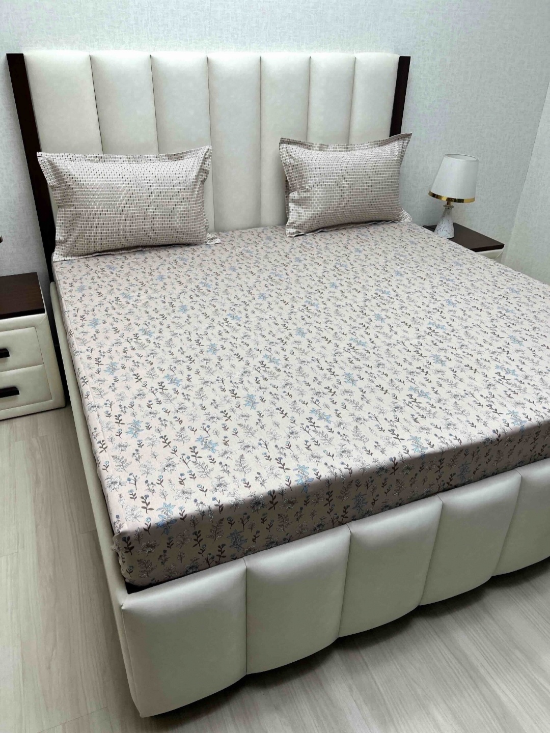 Pure Decor Lifestyle Brown & White Printed 300 TC Cotton King Bedsheet Set 2.74 m x 2.74 m
Pure Decor Lifestyle Brown & White Printed 300 TC Cotton King Bedsheet Set 2.74 m x 2.74 m