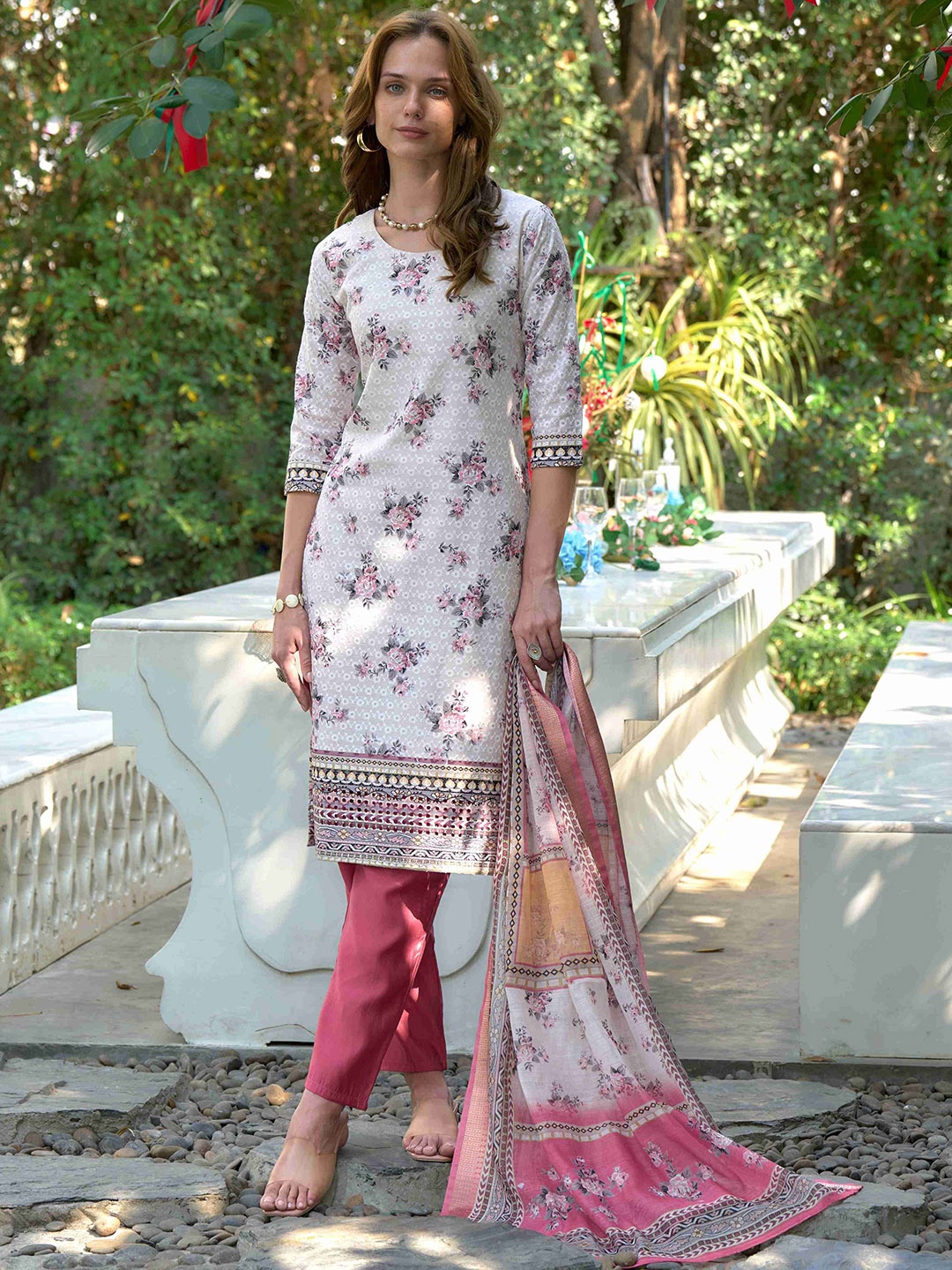 MOJILAA Women Floral Printed Regular Pure Cotton Kurta with Trousers & With Dupatta, Mauve
MOJILAA Women Floral Printed Regular Pure Cotton Kurta with Trousers & With Dupatta, Mauve