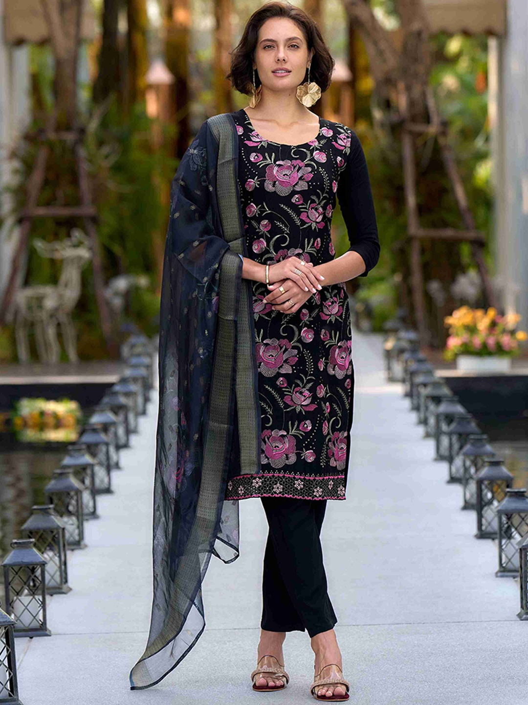 MOJILAA Women Floral Embroidered Regular Sequinned Kurta with Trousers & With Dupatta, Black
MOJILAA Women Floral Embroidered Regular Sequinned Kurta with Trousers & With Dupatta, Black