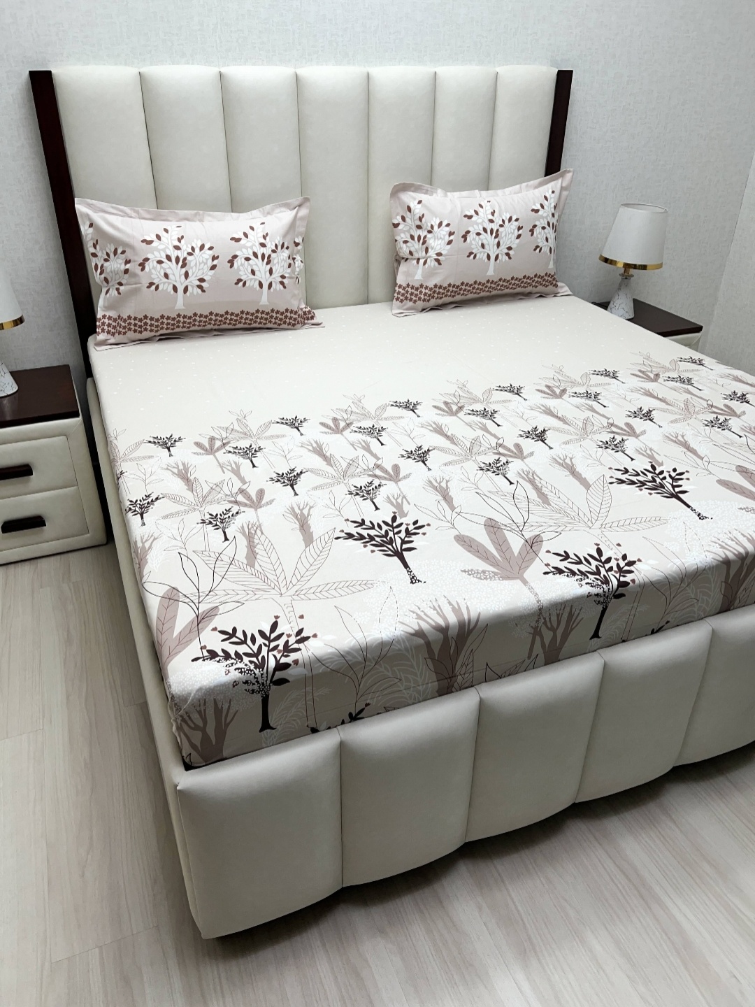 Pure Decor Lifestyle Brown Printed 250 TC Pure Cotton King Bedsheet Set 2.74 m x 2.74 m
Pure Decor Lifestyle Brown Printed 250 TC Pure Cotton King Bedsheet Set 2.74 m x 2.74 m