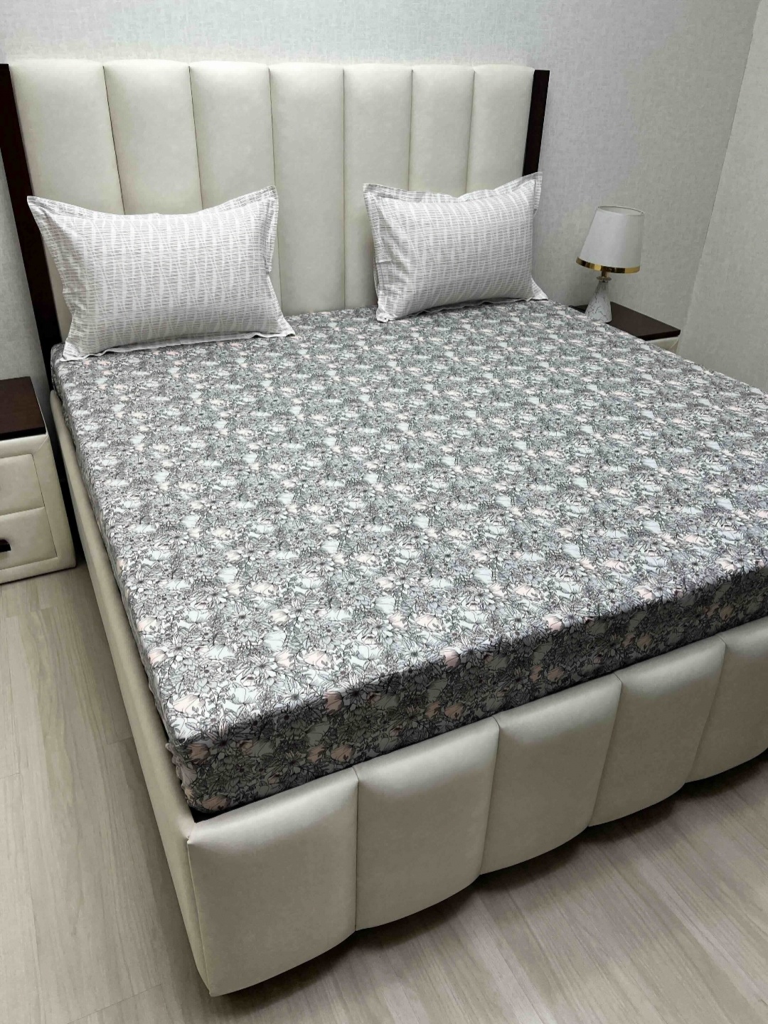 Pure Decor Lifestyle Grey & White Printed 300 TC Cotton King Bedsheet Set 2.74 m x 2.74 m
Pure Decor Lifestyle Grey & White Printed 300 TC Cotton King Bedsheet Set 2.74 m x 2.74 m