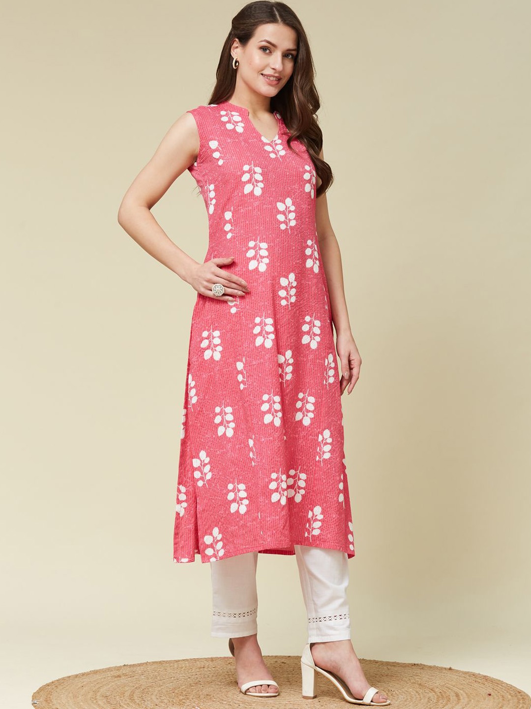 MOKOSH Floral Printed Mandarin Collar Kantha Work Pure Cotton A-Line Kurta with Trousers, Pink
MOKOSH Floral Printed Mandarin Collar Kantha Work Pure Cotton A-Line Kurta with Trousers, Pink