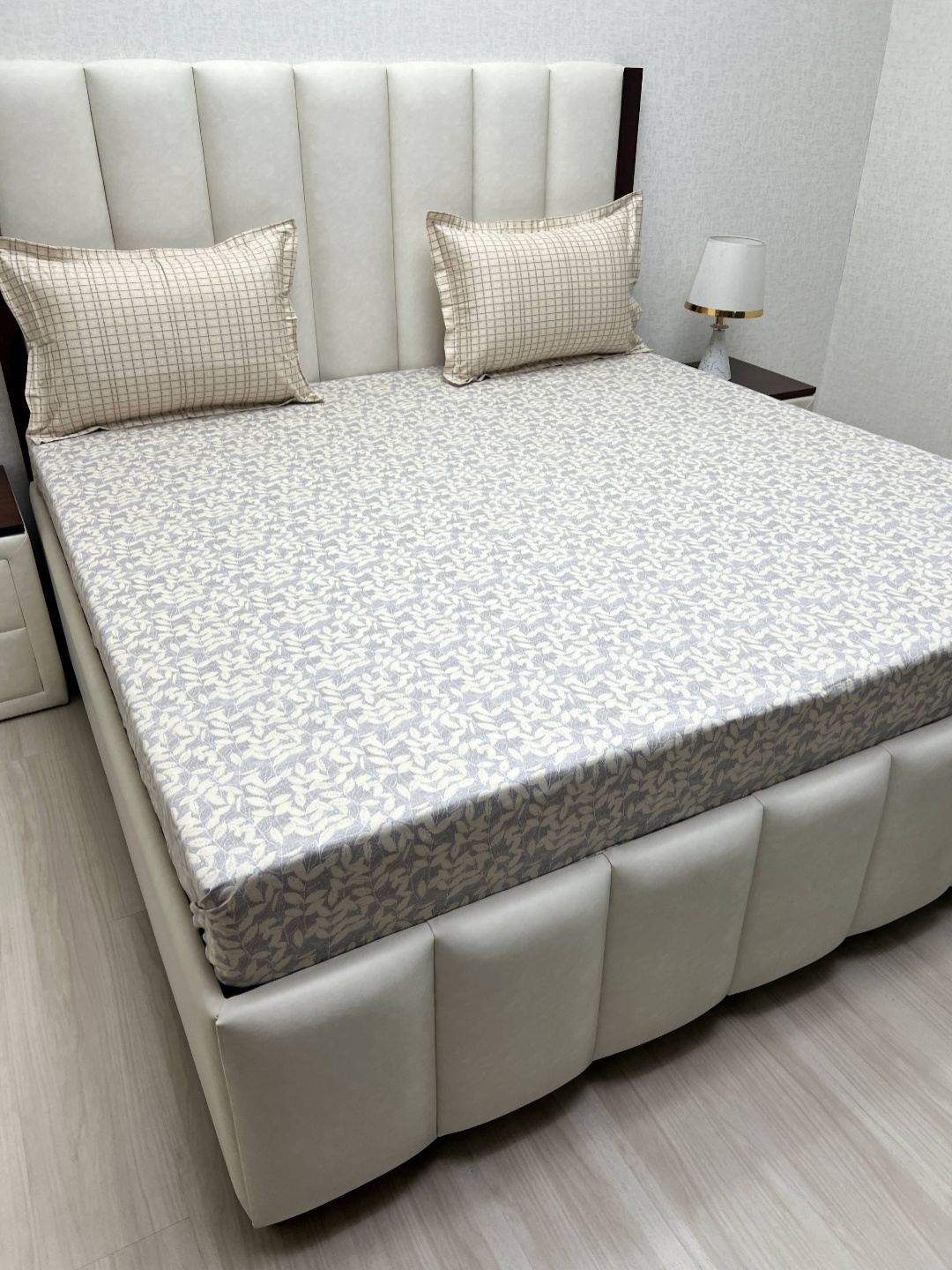Pure Decor White Floral Printed Pure Cotton 230 TC King Bedsheet Set 2.74 m x 2.74 m, Grey
Pure Decor White Floral Printed Pure Cotton 230 TC King Bedsheet Set 2.74 m x 2.74 m, Grey