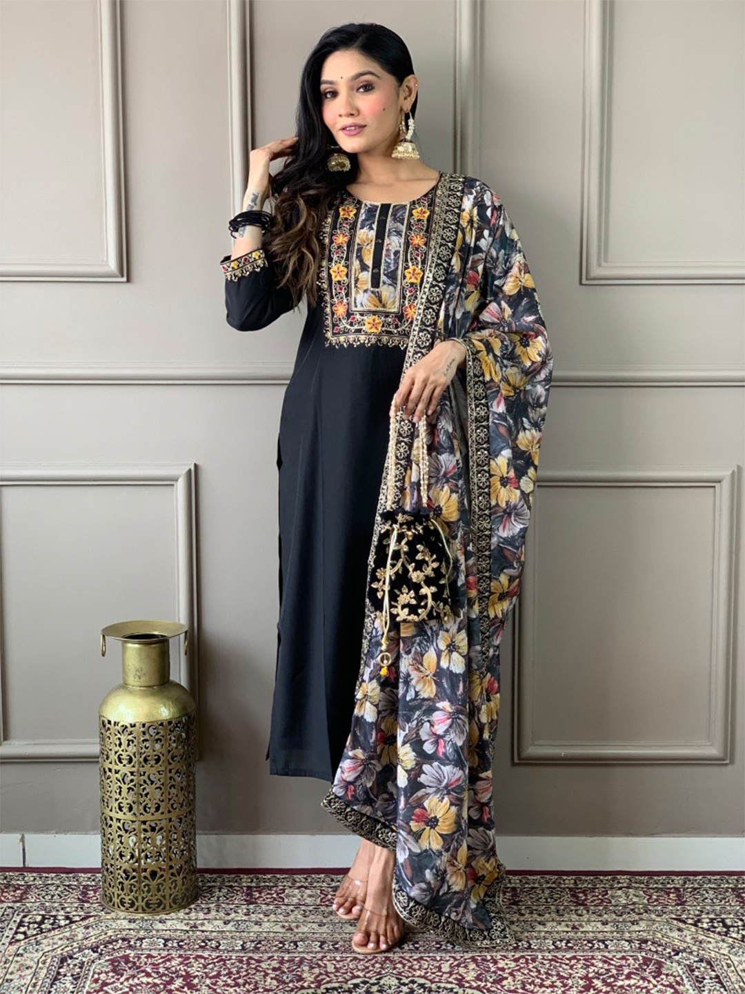 Moda Rapido Women Floral Embroidered Regular Kurta with Trousers & With Dupatta, Black
Moda Rapido Women Floral Embroidered Regular Kurta with Trousers & With Dupatta, Black