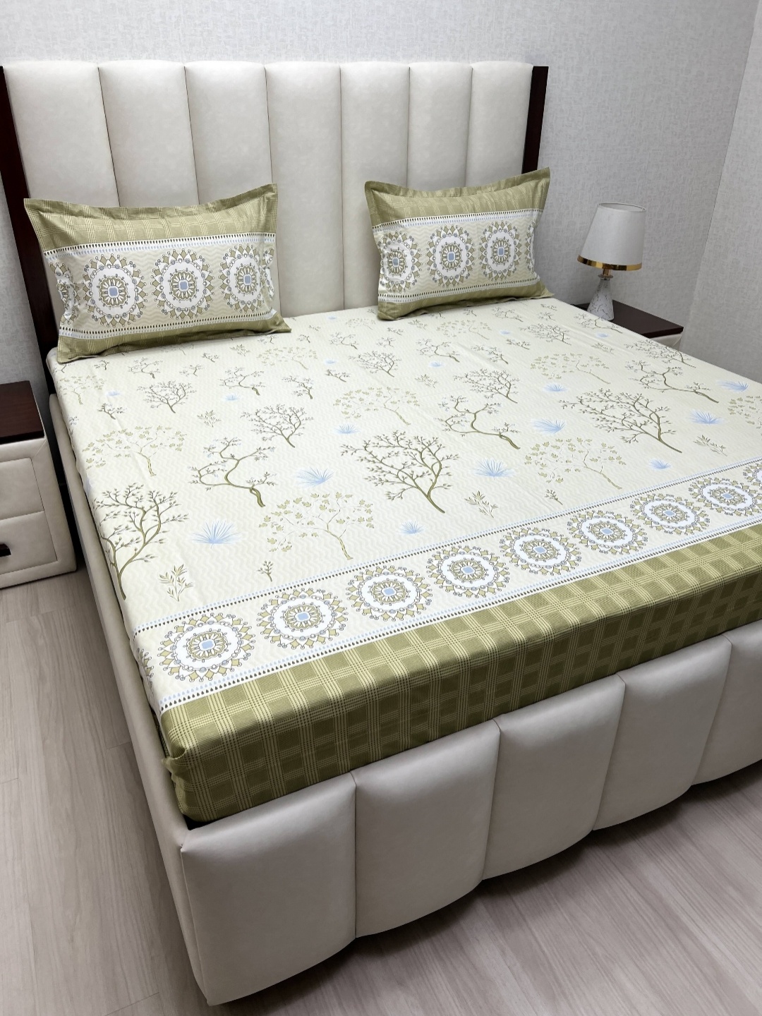 Pure Decor Lifestyle Green Printed Pure Cotton 300 TC King Bedsheet Set 2.74 m x 2.74 m
Pure Decor Lifestyle Green Printed Pure Cotton 300 TC King Bedsheet Set 2.74 m x 2.74 m