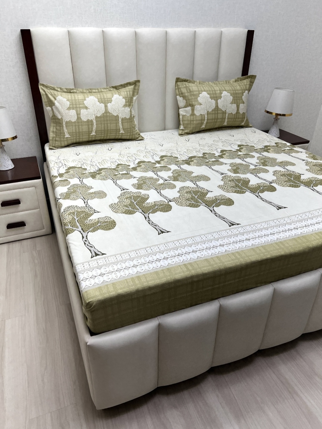 Pure Decor Lifestyle Green & White Printed 250 TC Cotton King Bedsheet Set 2.74 m x 2.74 m
Pure Decor Lifestyle Green & White Printed 250 TC Cotton King Bedsheet Set 2.74 m x 2.74 m