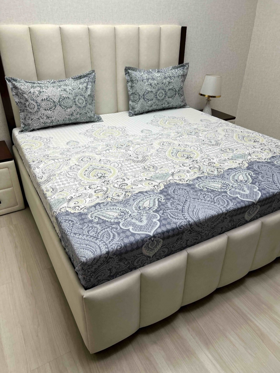 Pure Decor White & Grey Motifs Printed Cotton 330 TC King Bedsheet Set- 2.74 m x 2.74 m
Pure Decor White & Grey Motifs Printed Cotton 330 TC King Bedsheet Set- 2.74 m x 2.74 m