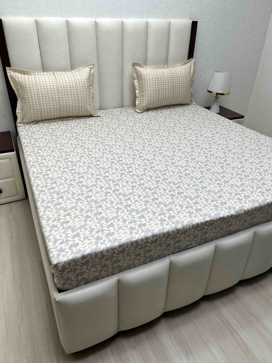 Pure Decor Lifestyle White Printed Pure Cotton 330 TC King Bedsheet Set 2.74m x 2.74m
Pure Decor Lifestyle White Printed Pure Cotton 330 TC King Bedsheet Set 2.74m x 2.74m