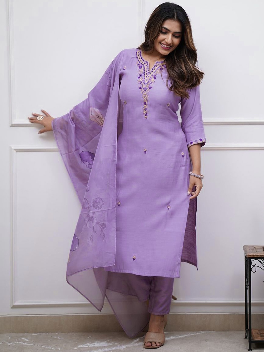 Sanwariya Silk Floral Embroidered Thread Work Notch Neck Kurta With Trousers & Dupatta, Lavender
Sanwariya Silk Floral Embroidered Thread Work Notch Neck Kurta With Trousers & Dupatta, Lavender