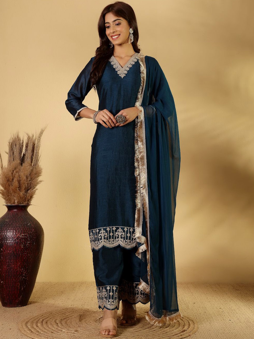 House of Pataudi Floral Yoke Design Zari V-Neck Straight Kurta With Trousers And Dupatta, Blue
House of Pataudi Floral Yoke Design Zari V-Neck Straight Kurta With Trousers And Dupatta, Blue