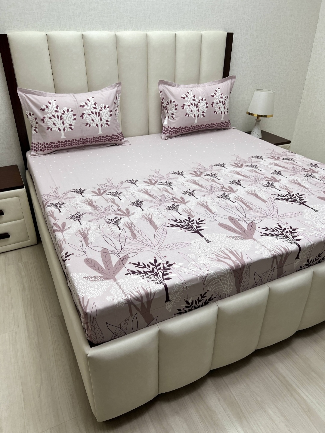 Pure Decor Lifestyle Purple Printed Pure Cotton 330 TC King Bedsheet Set 2.74 m x 2.74 m
Pure Decor Lifestyle Purple Printed Pure Cotton 330 TC King Bedsheet Set 2.74 m x 2.74 m